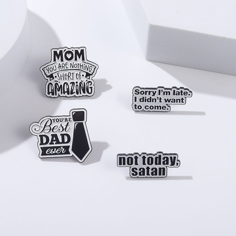 Ghim cài áo trang trí hình chữ Best Dad Mom độc lạ bắt mắt