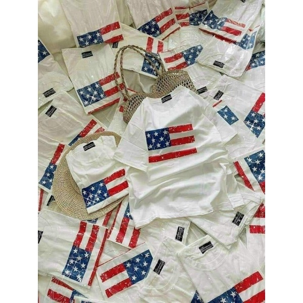 Áo thun trắng in chữ hot hit