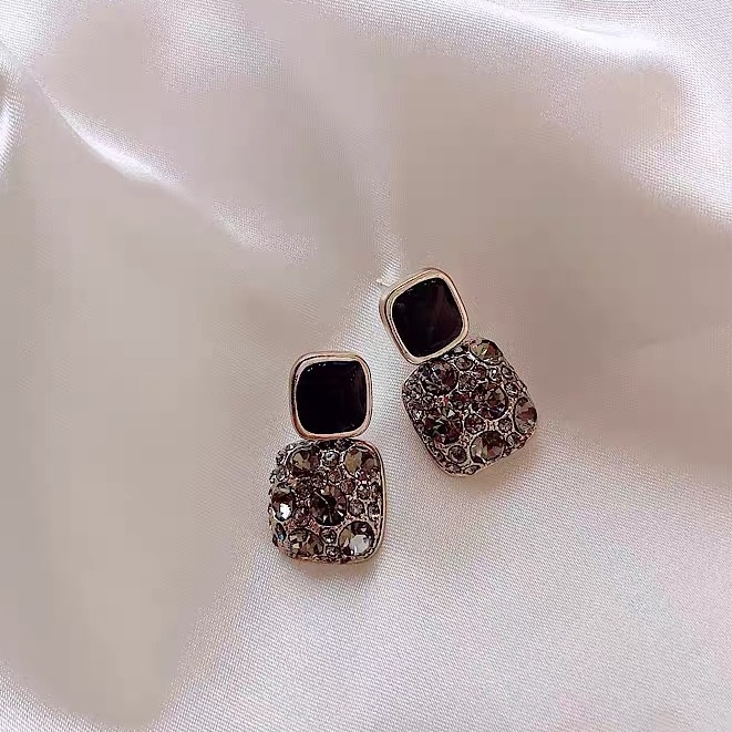 Bông tai đính đá zircon màu đen sang trọng thời trang