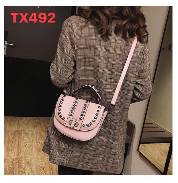 Túi xách viền đinh