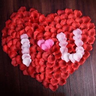 Cánh hoa hồng trang trí đám cưới