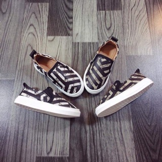 Slip on bé trai