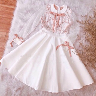 ĐẦM TRẮNG DỰ TIỆC CÔNG CHÚA