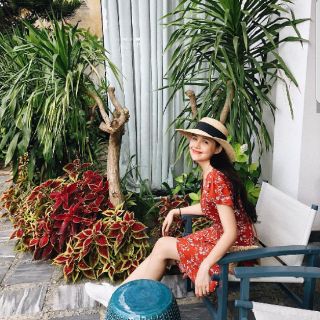 Váy hoa đắp vạt chéo