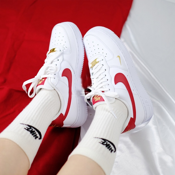 GIÀY NIKE AIR FORCE 1 ESSENTIAL LOW WHITE GYM RED