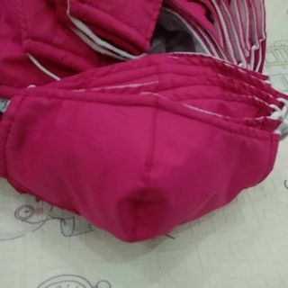 Khẩu trang chống nước màu hồng