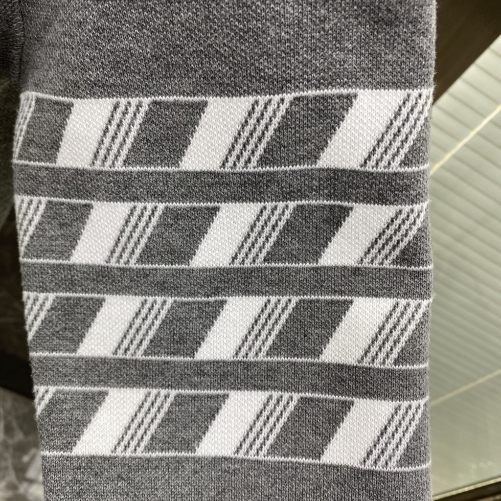 Áo len cổ tròn dài tay thời trang cao cấp Thom Browne phong cách thanh lịch, basic