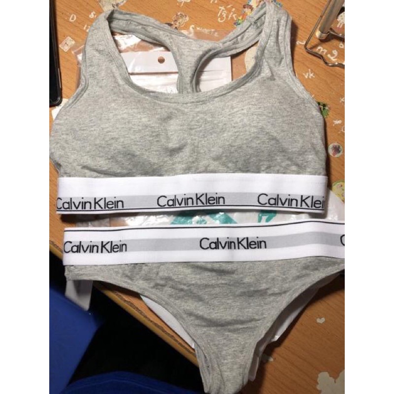 (Có sẵn)Set đồ lót thể thao có mút màu ghi xám quần tam giác hoặc lọt khe | BigBuy360 - bigbuy360.vn