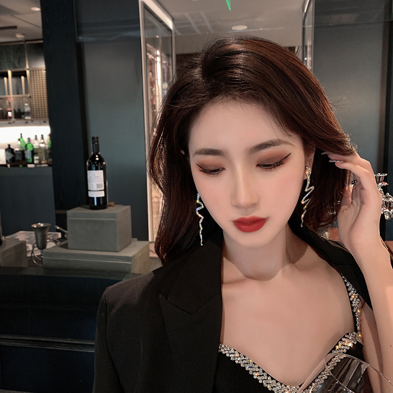 Bông Tai Hình Rắn Đính Kim Cương Lấp Lánh Phong Cách Hàn Quốc