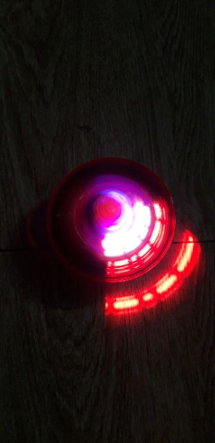 Con quay Ufo có nhạc và đèn Led rất đẹp tặng kèm PIN