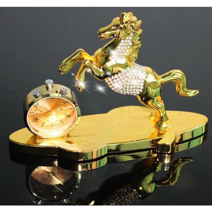 Tượng ngựa vàng đính đá phong thủy kèm nước hoa - trang trí oto