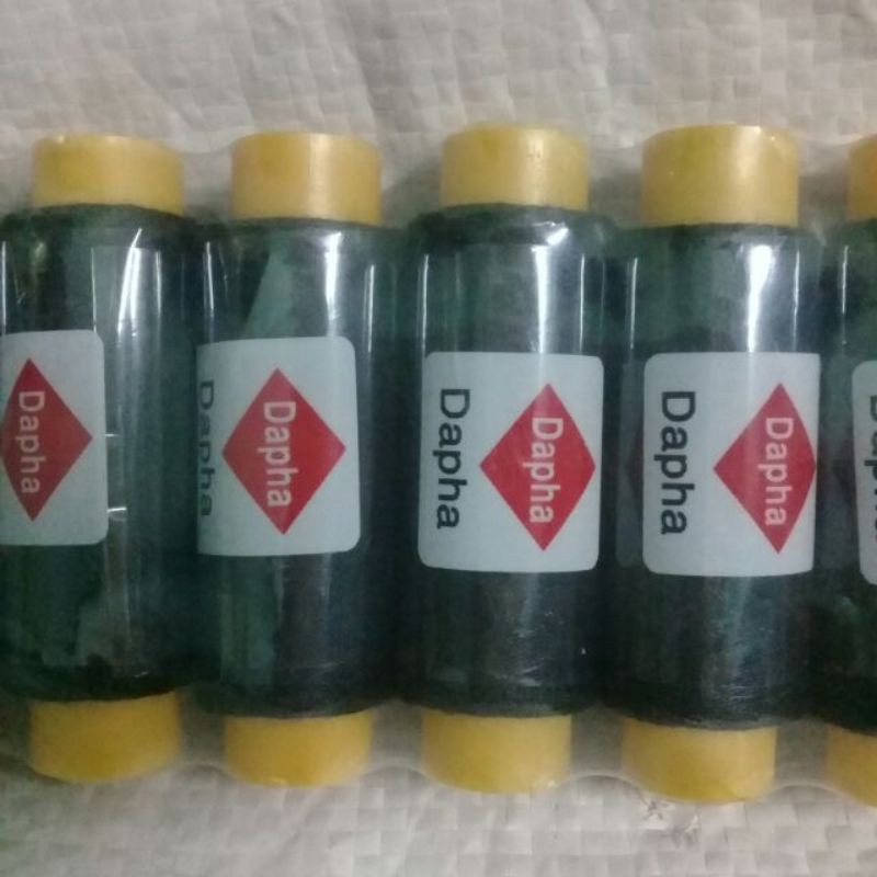 1 cuộn chỉ may màu đen
