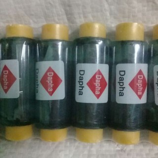 1 cuộn chỉ may màu đen