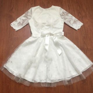 Đầm ren xòe cột nơ