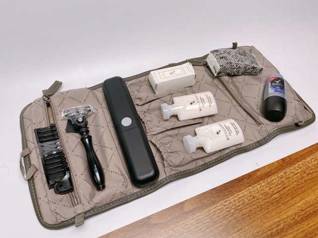 Set bộ dụng cụ du lịch mini cá nhân của hãng hàng không Emirates thương hiệu BVLGARI