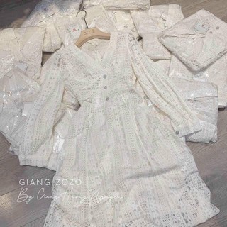 Váy ren trắng cổ V đinh cúc ngọc