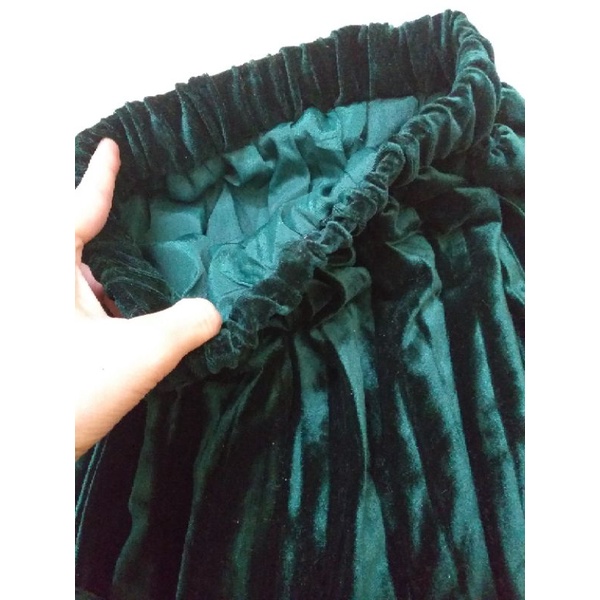 Chân váy nhung xếp ly màu xanh size S thanh lý
