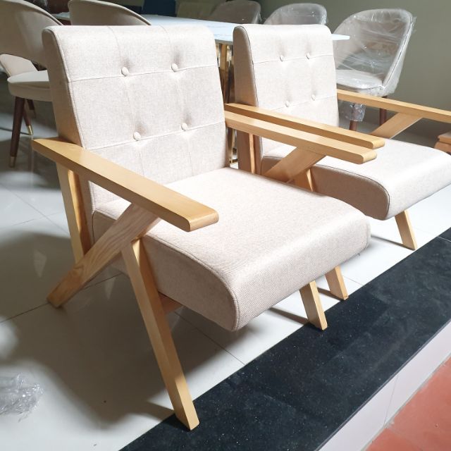 Sofa tay gỗ . tựa rút cúc. Nhận đặt màu theo yêu cầu của khách. Da hay nỉ tùy đặt. Tay Có màu vàng gỗ . màu nâu cafe...