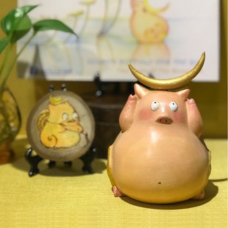 Tượng trâu vàng - pig moon