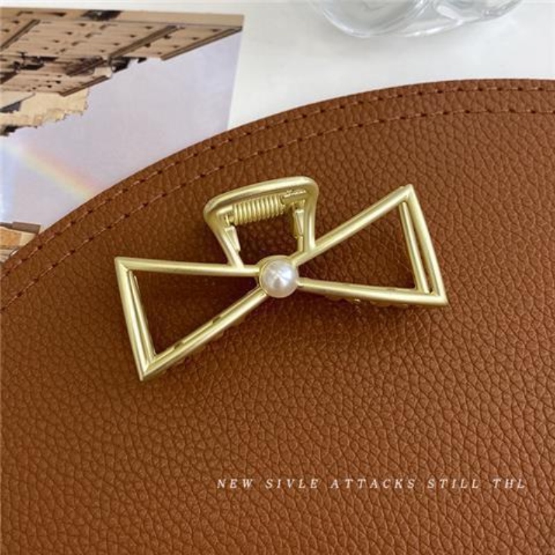 Kẹp Tóc Đuôi Cá Đính Ngọc Trai Xinh Xắn