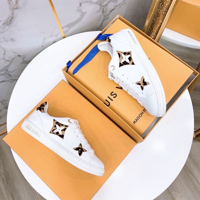 Sneaker hoạ tiết