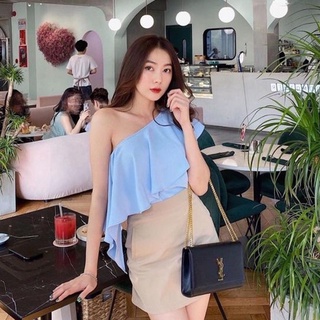 Áo croptop phủ bèo lệch vai
