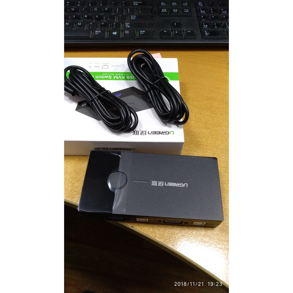 Bộ chuyển đổi 2 cổng VGA màu đen UGREEN MM126 30711