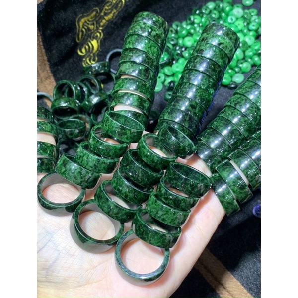 Nhẫn tròn đá ngọc sơn thủy bản to mỏng