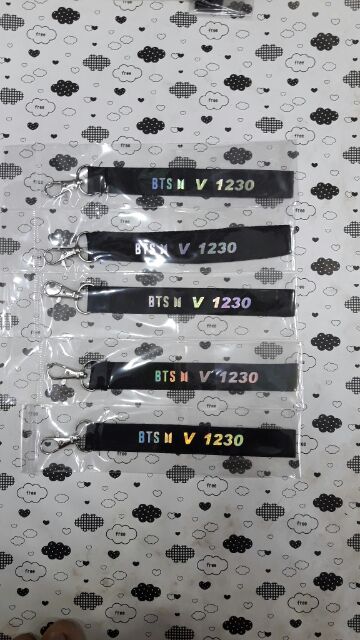 Name tag bts giá 30k/1 cái