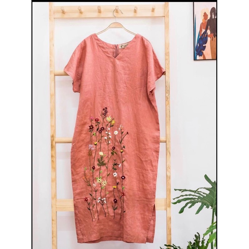 Đầm linen thêu hoa