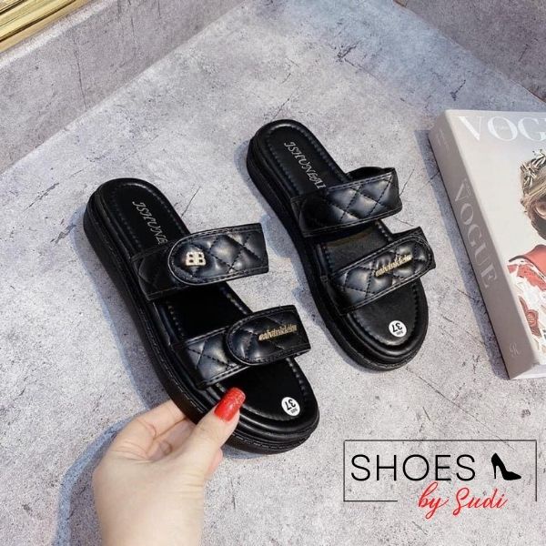 Dép lê bánh mì cao 3p có đệm êm chân SUDI - LE011-AHD có 2 quai in chữ nổi trắng đen dễ phối đồ đi chơi, đi biển...