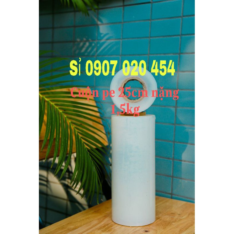 Màng pe quấn hàng hóa pallet 25cm nặng 1,5kg lõi mỏng