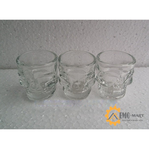 Ly rượu thủy tinh hình đầu lâu