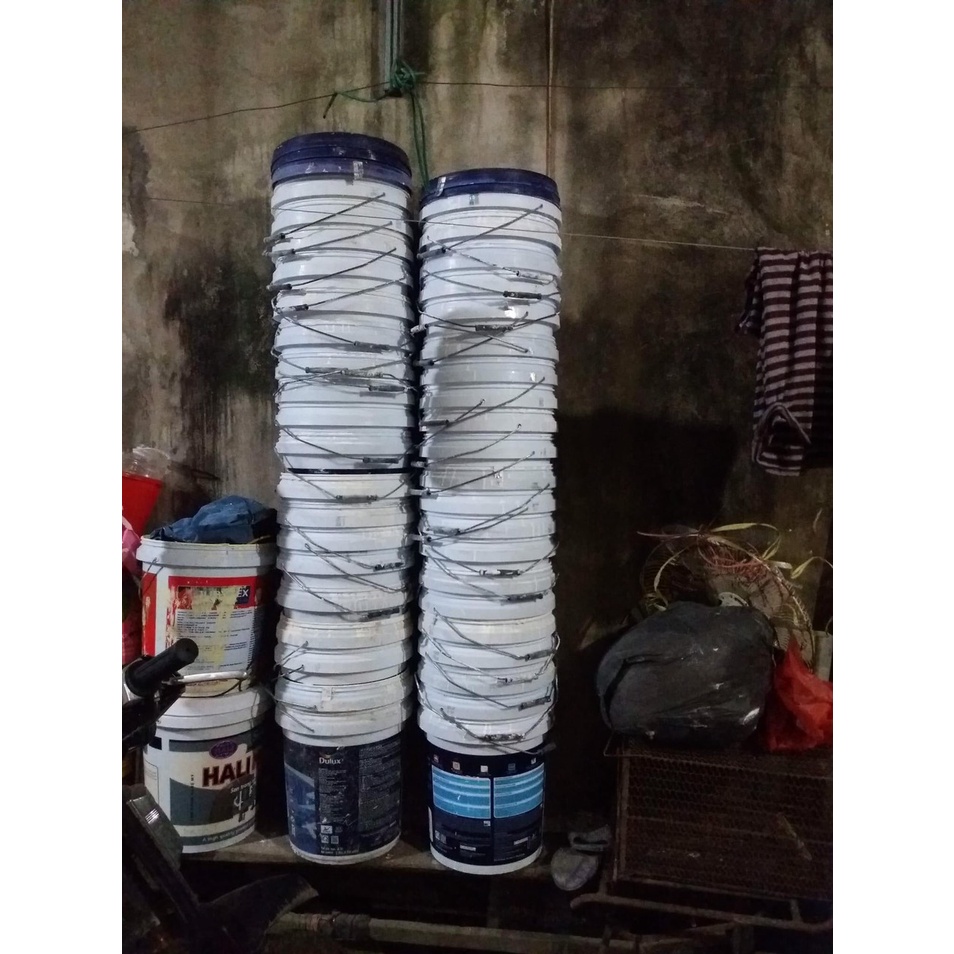 Vỏ thùng nhựa cũ 18L  có nắp đựng nước, đựng gạo, đựng hóa chất.