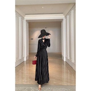 Đầm Nhung Dài Cổ Yếm