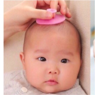 Dụng cụ gội đầu cho bé sơ sinh bằng silicon