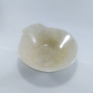 Chén tròn có tay cầm