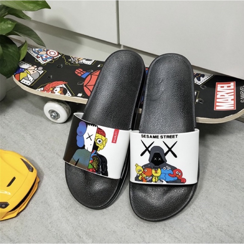 Dép qoai ngang KAWS cho nam và nữ