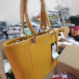Túi cầm tay guess