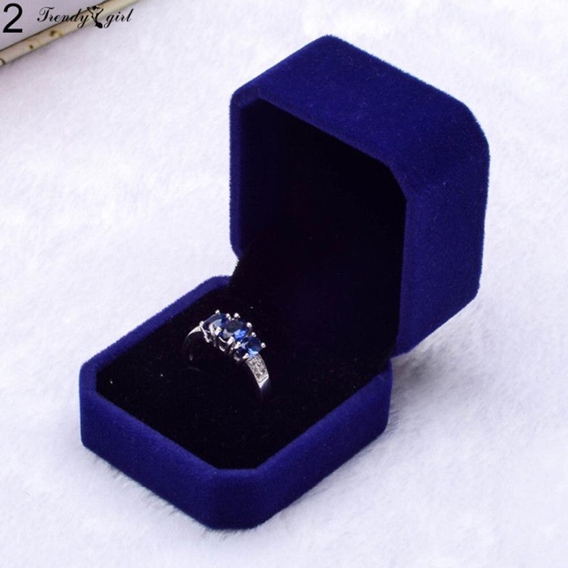 Hộp nhung đựng trang sức