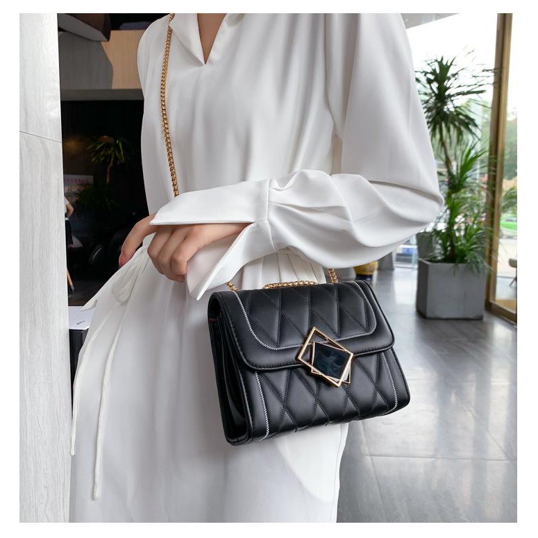 Túi đeo nữ kiểu dáng sang trọng khóa vuông lệch 3 ngăn BG600