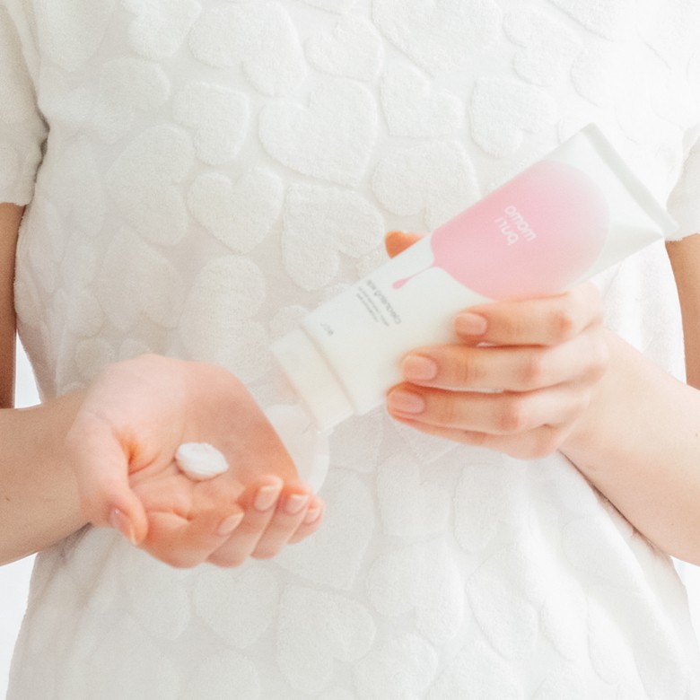 Sữa Rửa Mặt Và Tẩy Trang Làm Sạch Da Momopuri Moist Cleansing Wash 150g | BigBuy360 - bigbuy360.vn