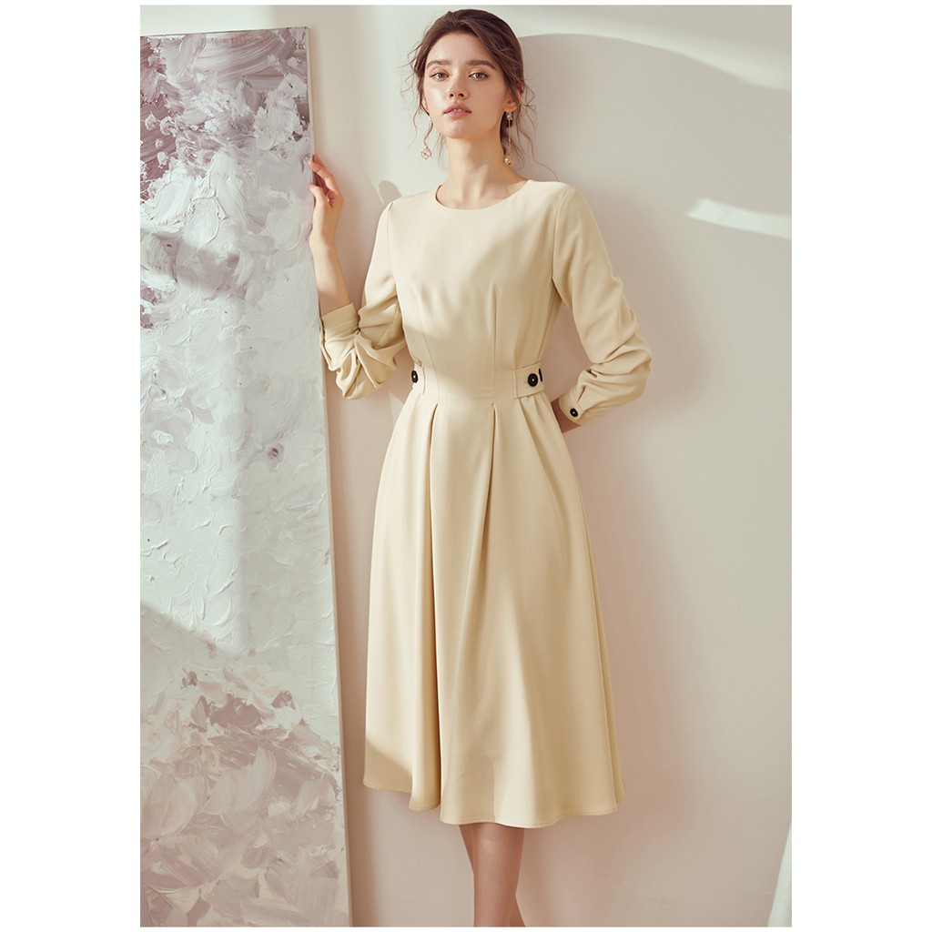 Đầm xòe cổ tròn tay dài kem trơn sang trọng