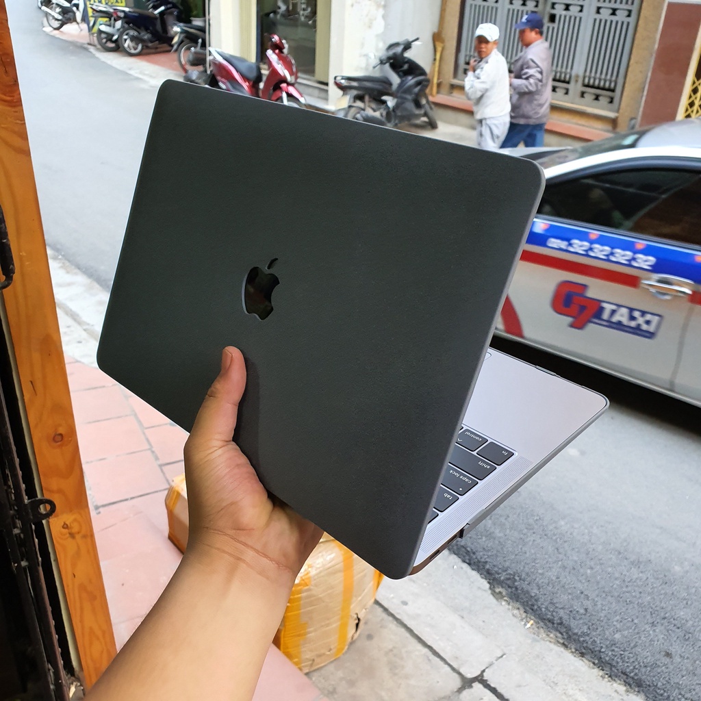 Case Ốp Macbook Màu Xám  (Tặng Kèm Nút Chống Bụi + Bộ kẹp chống gãy sạc)