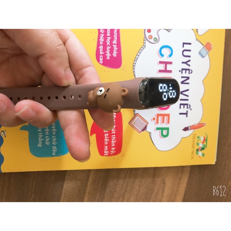 Đồng hồ điện tử nam nữ hoạ tiết dễ thương siêu chống nước | BigBuy360 - bigbuy360.vn