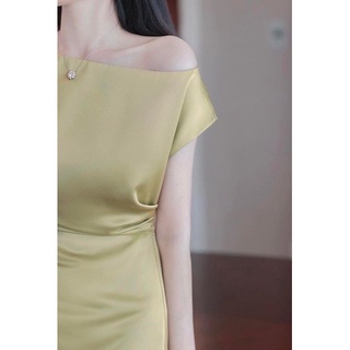 VÁY LỤA LỆCH VAI DÚM EO