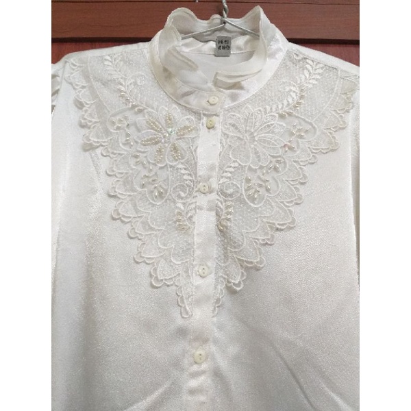 Áo sơmi trắng phối ren và hạt trai size S-M thanh lý
