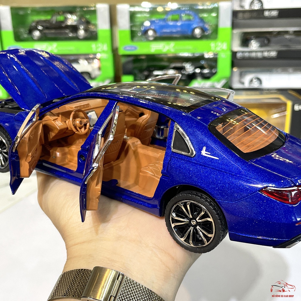 Mô hình xe kim loại Mercedes-Benz E300 Class tỉ lệ 1:24 đánh lái hãng XHD 3 màu