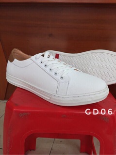 Giày trắng gót nâu Lacoste