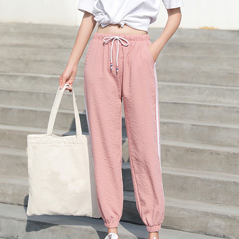 Quần đen ống rộng phong cách Hàn Quốc